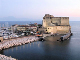 Castelovo bérautóval